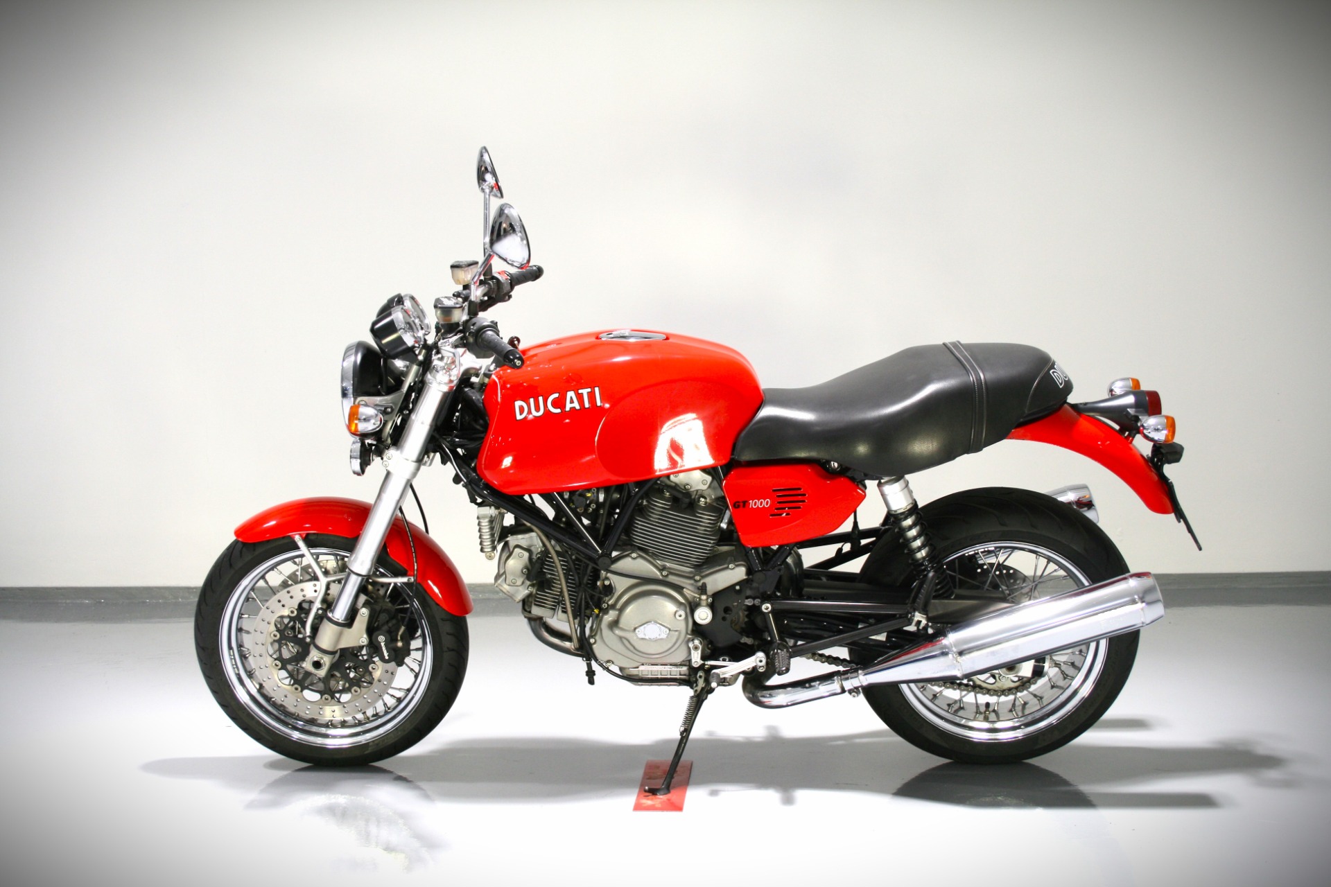 Ducati GT1000 :: CLASSIC BIKE HOUSE